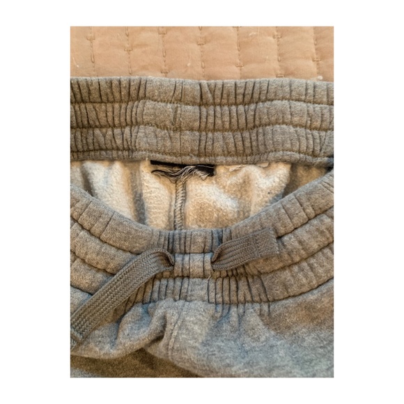 Boy's Nike drawstring joggers - Picture 2 of 2